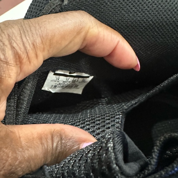 Nike Foamposite in Vibrant Blue and Black - Picture 4 of 9